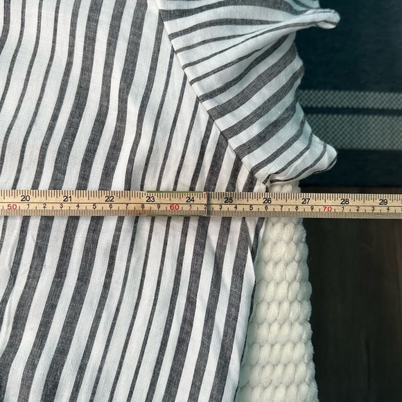 French Laundry Women's Striped gray white Blouse flutter sleeves - Picture 6 of 9